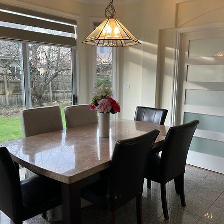 Master Bedroom With Two Queen Sized Bed リッチモンド エクステリア 写真